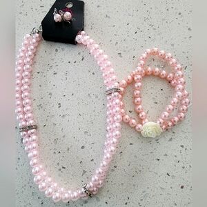 Pink pearl necklace and bracelet